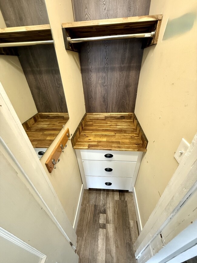 Building Photo - 1208 E Mt Vernon St