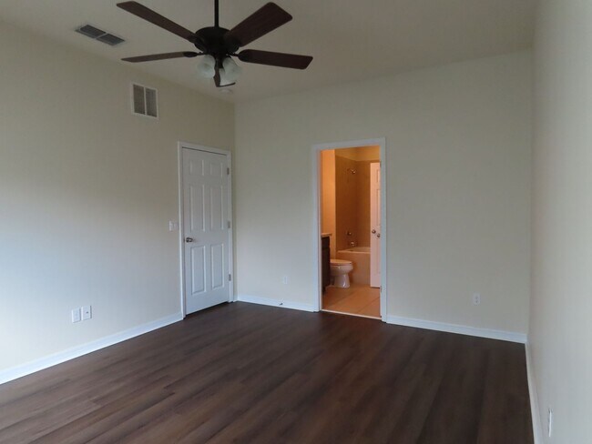 Building Photo - Waterside Point Townhome