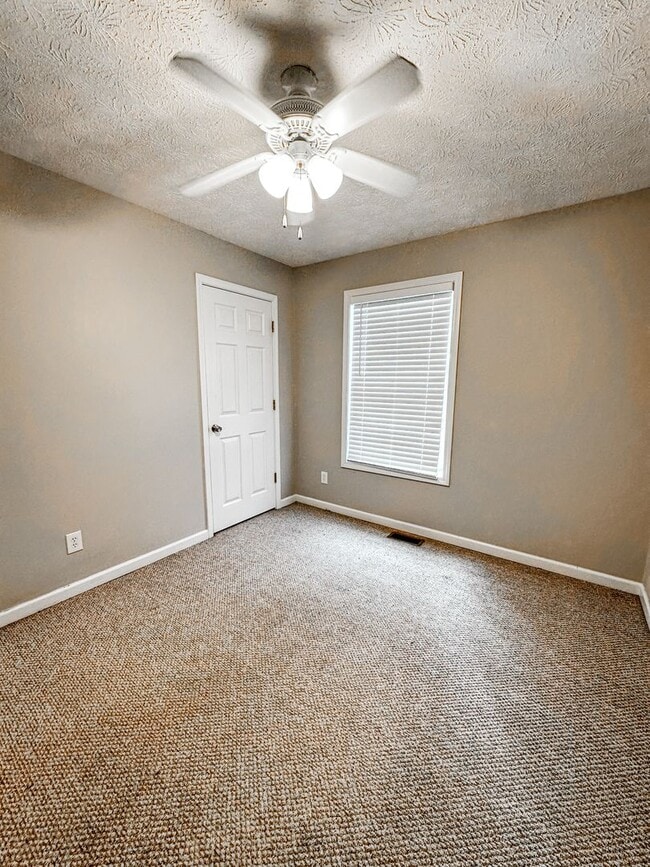 Building Photo - Large North Forsyth home with Garage