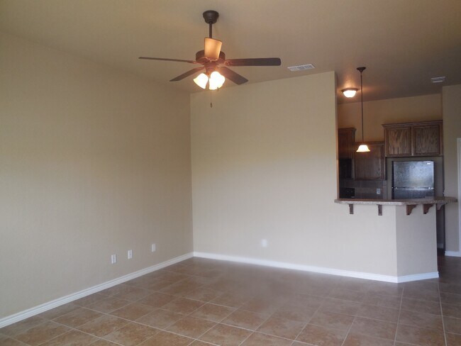 Building Photo - 613 Paseo del Plata Dr
