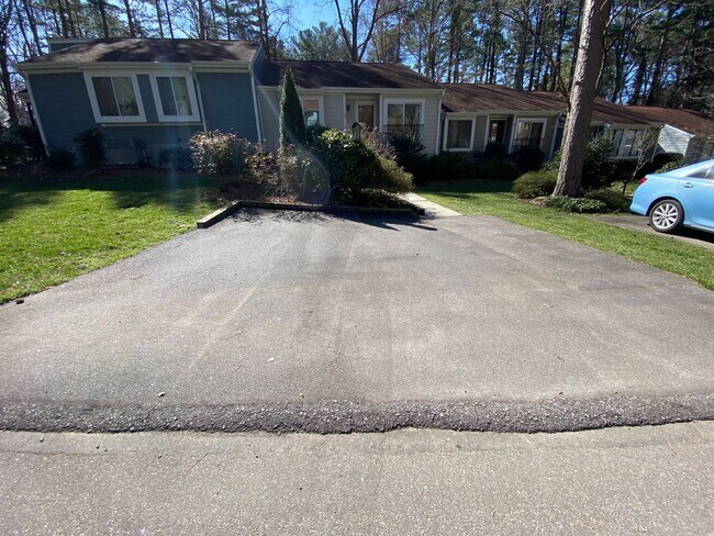 Building Photo - 838 Green Ridge Dr