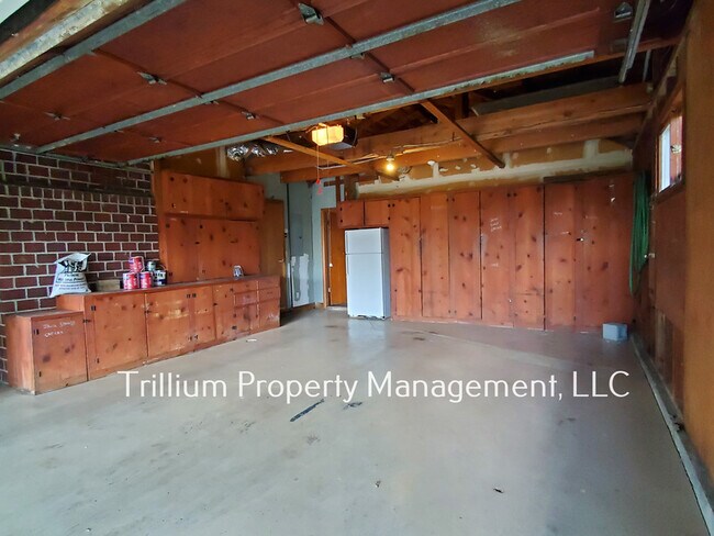 Building Photo - 12424 SW Lesser Rd