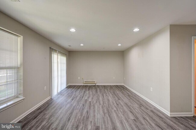 Building Photo - 4624 Kings Mill Way