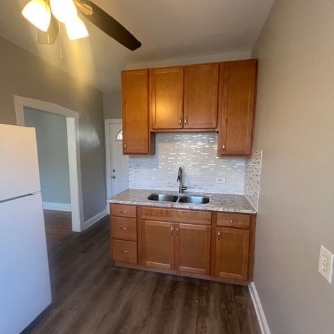 Building Photo - 3845 W Sunnyside Ave