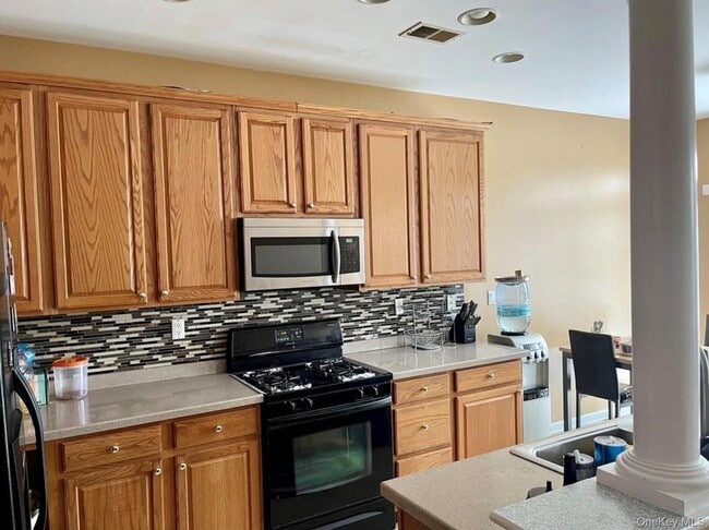 Building Photo - 28 Ford Ct