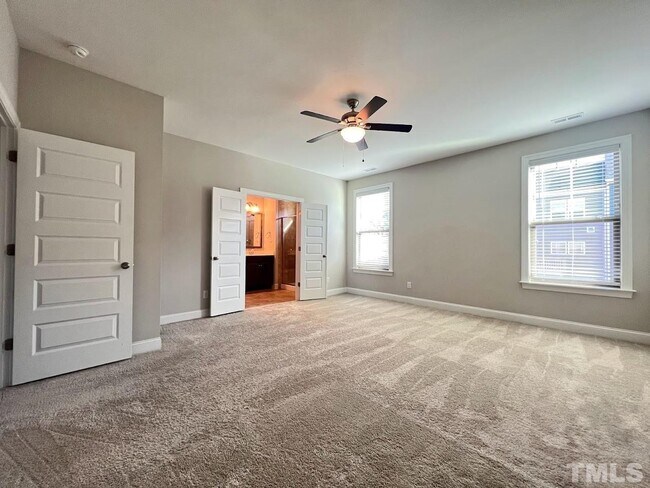 Building Photo - 4 Bedroom 3 Bath Townhome for Rent North S...