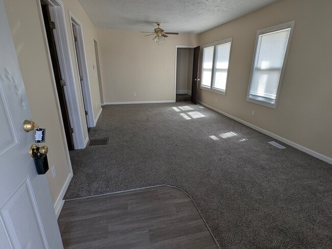 Building Photo - 3315 Laurel Ave