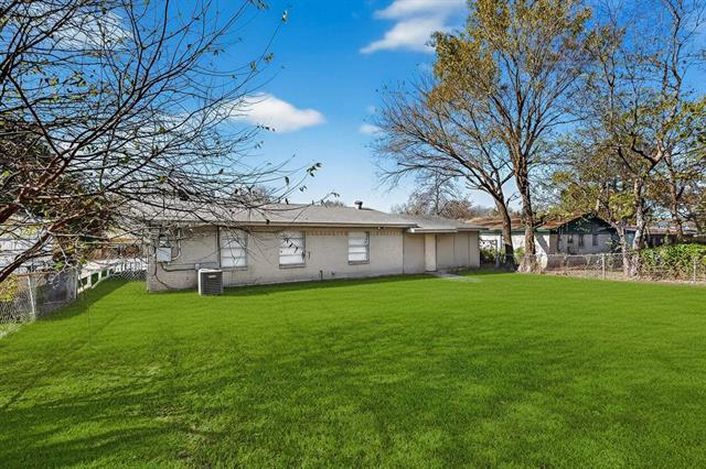 Building Photo - 310 Palm Oak Dr