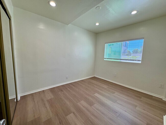Building Photo - Upgraded 1 bedroom 1 bathroom, Great Glendale Location