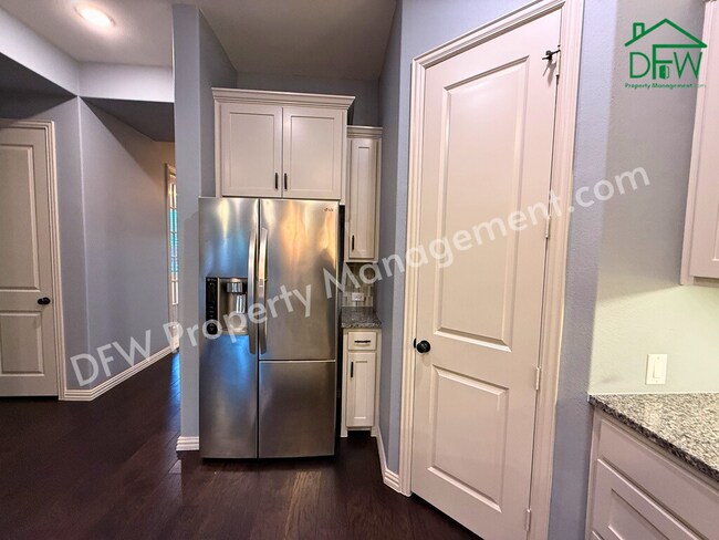 Building Photo - Spacious 3-Bedroom Townhome in Prime Arlington Location – Stylish, Modern, and Move-In Ready!