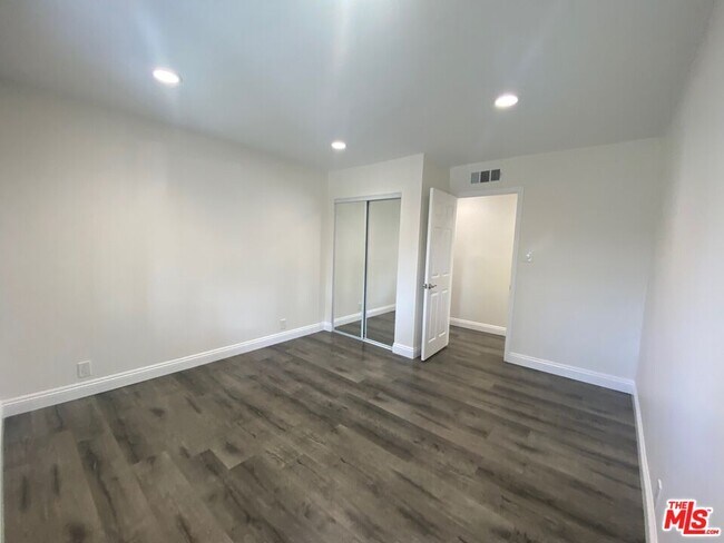 Building Photo - 6644 Atoll Ave