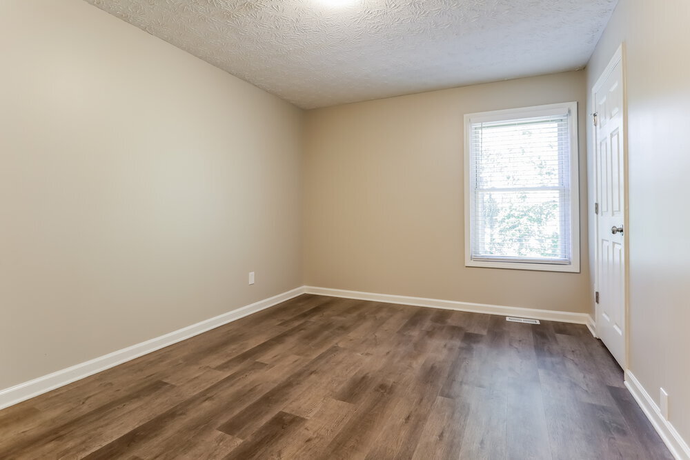 Building Photo - 350 Paris Dr