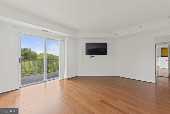 Building Photo - 3101 N Hampton Dr