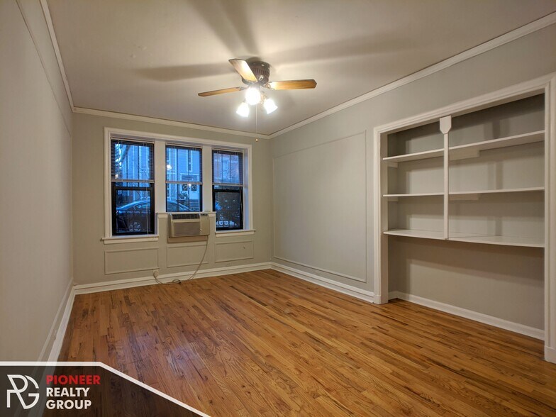 Building Photo - 837 W Wolfram St