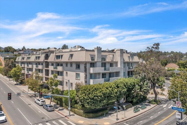 Building Photo - 390 S Sepulveda Blvd
