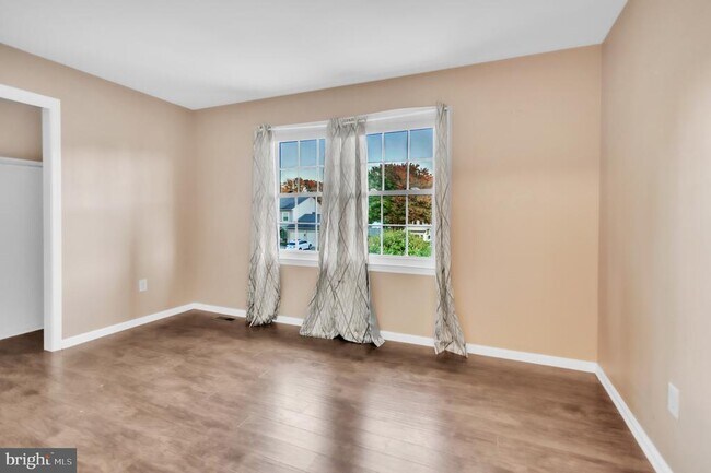 Building Photo - 5 Greenleigh Cir