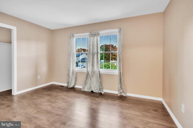 Building Photo - 5 Greenleigh Cir