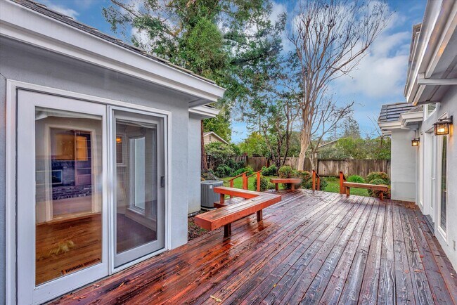 Building Photo - 954 Russell Ave