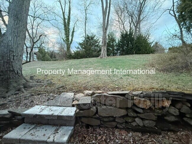 Building Photo - 864 Beechwood Rd