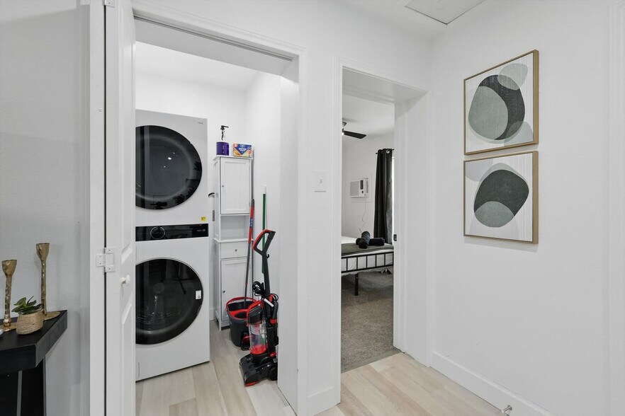 Building Photo - 2336 Minnie St