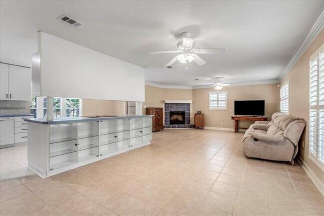 Building Photo - Coastal 3 Bedroom Home Available Now!