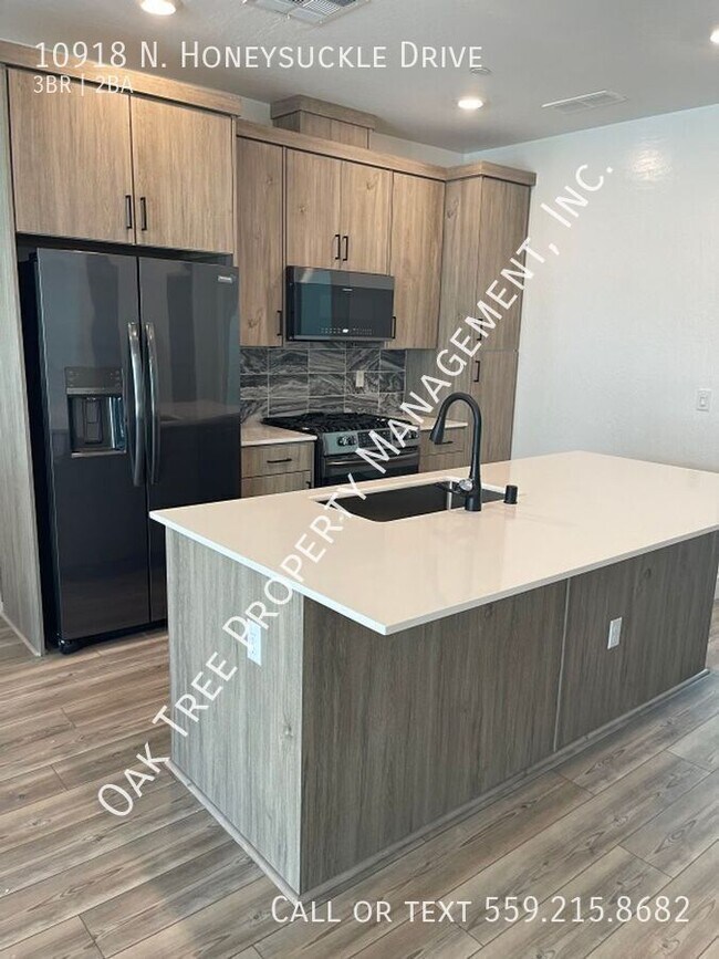 Building Photo - 10918 N Honeysuckle Dr