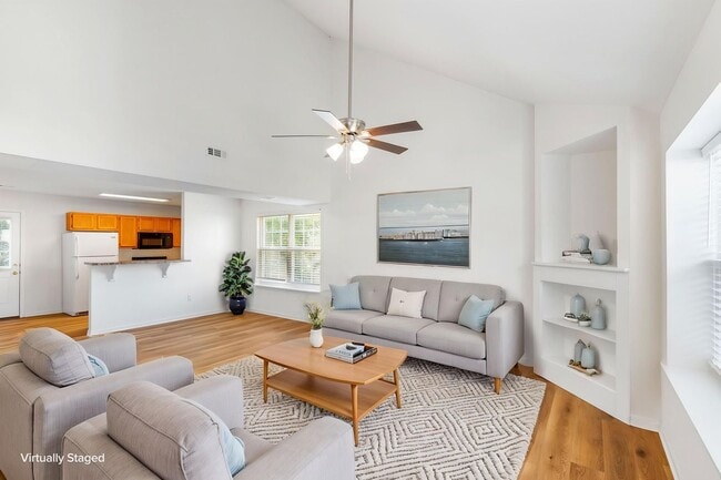 Building Photo - 5013-5015-5015 Betty Jean Way