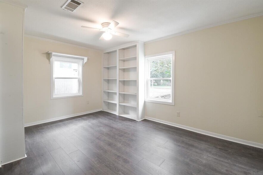 Building Photo - 301 S 3rd St