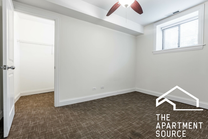 Building Photo - 3707 N Wilton Ave