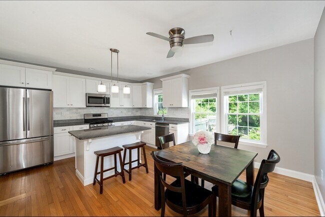Building Photo - 98 Mill St
