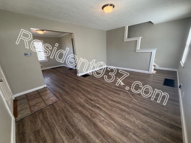 Building Photo - 2 Bed 1 bath Home