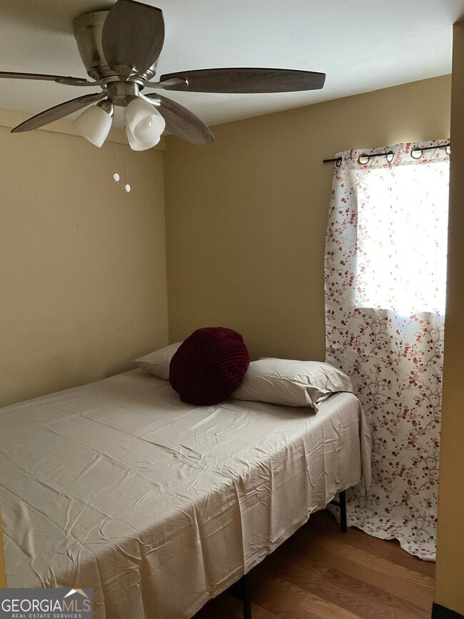 Building Photo - 6052 Pine St