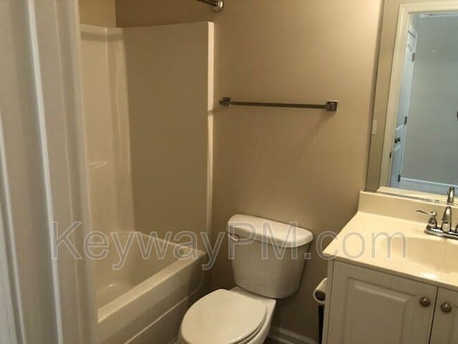 Building Photo - 1468 Collins Dr