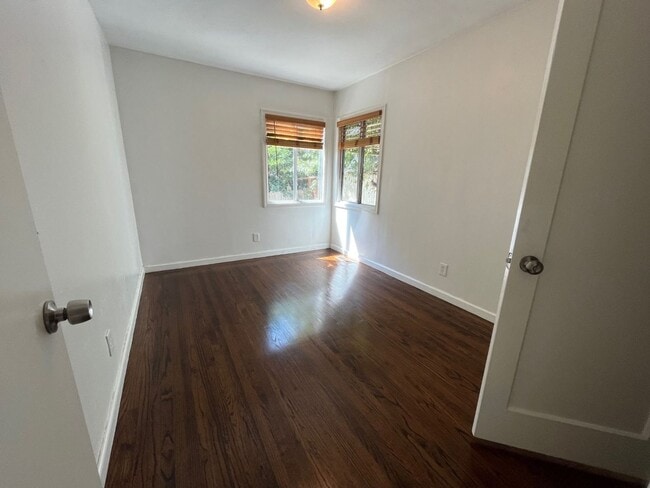 Building Photo - Three Bedroom House Available in Albany!!!