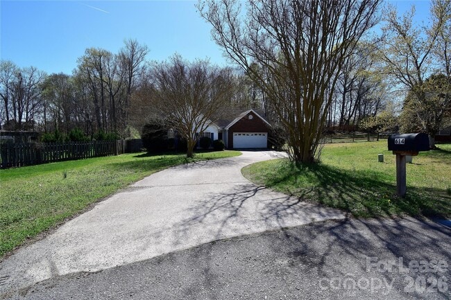 Building Photo - 614 Meadowbrook Dr