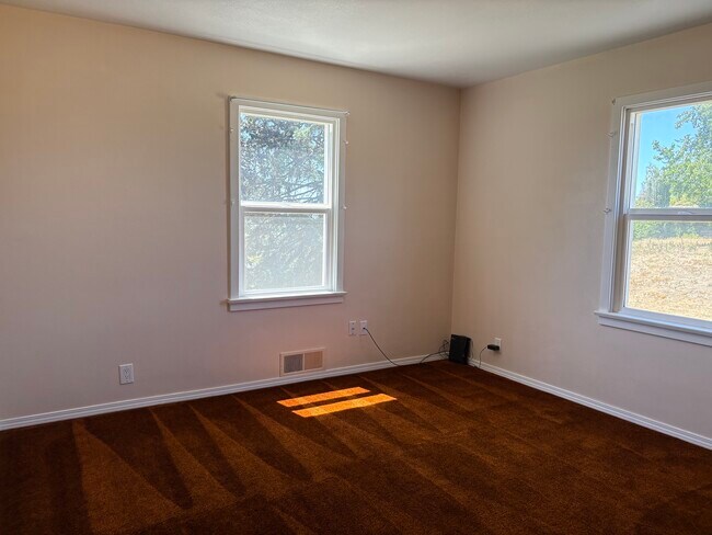 Building Photo - 501 Grandview Ave