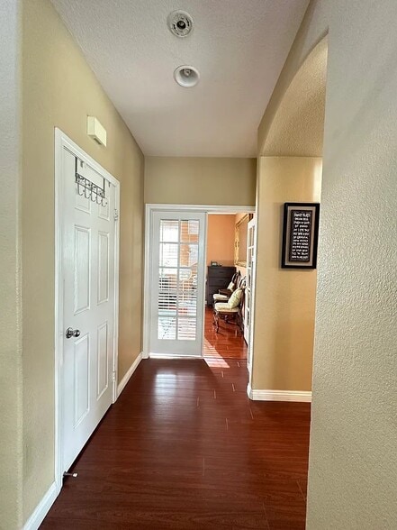 Building Photo - 46073 Via La Colorada