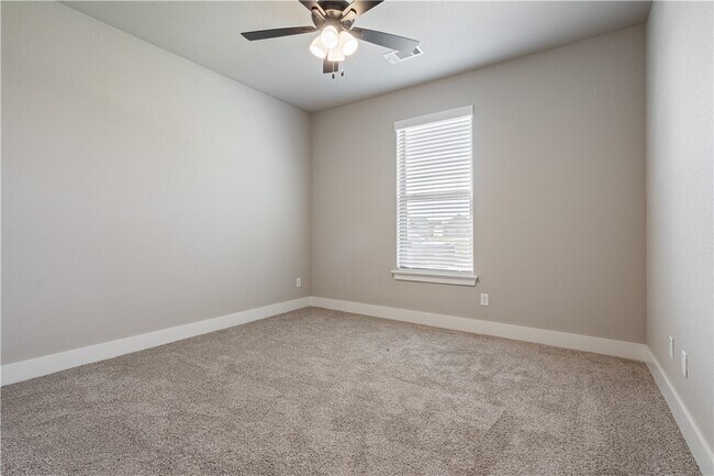 Building Photo - 7006 SW Orange Ave