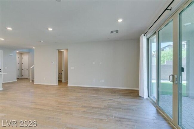 Building Photo - BEAUTIFUL 4 BEDROOM PROPERTY IN GATED COMMUNITY!