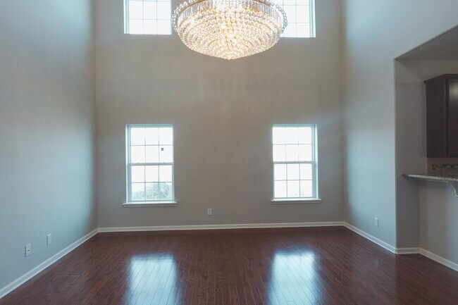 Building Photo - Available Soon!