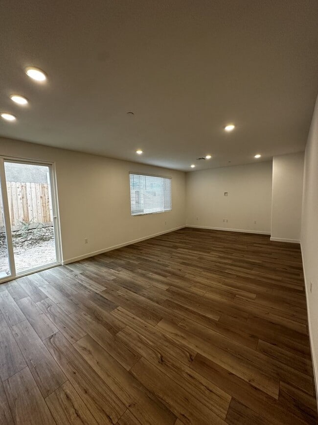 Building Photo - **RENT SPECIAL** - $1000 off! - Gorgeous Brand-New Lincoln Home - Available Now!