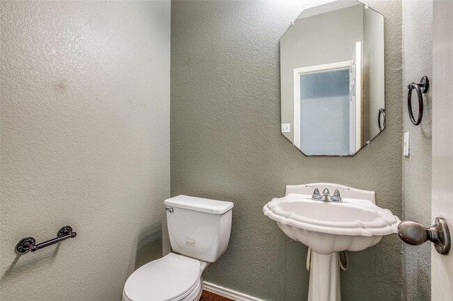 Building Photo - 317 Lava Bed Dr