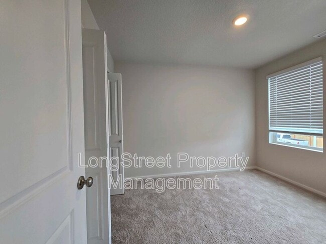 Building Photo - 412 Lost Lake St NE