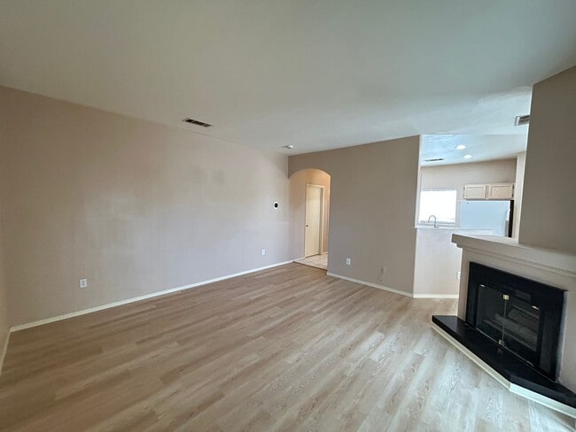 Building Photo - 1-Bed 1-Bath Condo in Guard Gated Community!