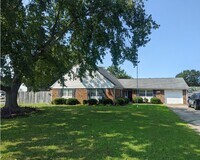 Building Photo - Spacious 5-Bedroom Home in Virginia Beach ...