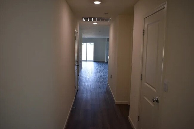 Building Photo - 685 Marshall Ln