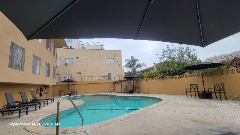 Building Photo - 4075 Oakwood Ave