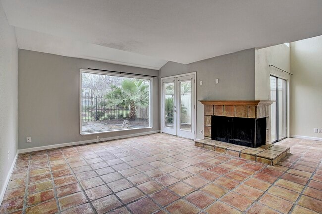 Building Photo - 217 Roy St