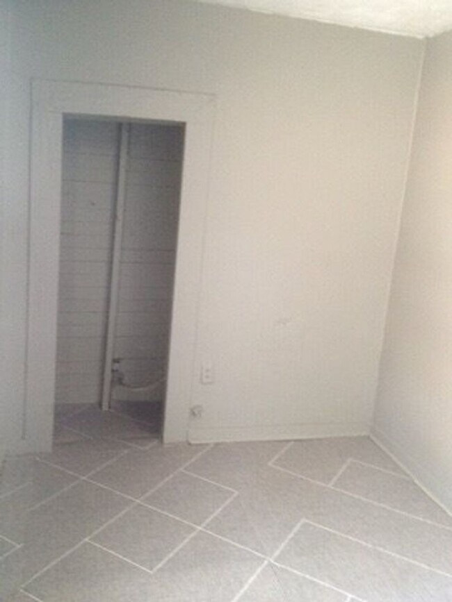 Building Photo - **AVAILABLE NOW**3 Bedroom / 2 Bathroom Ho...
