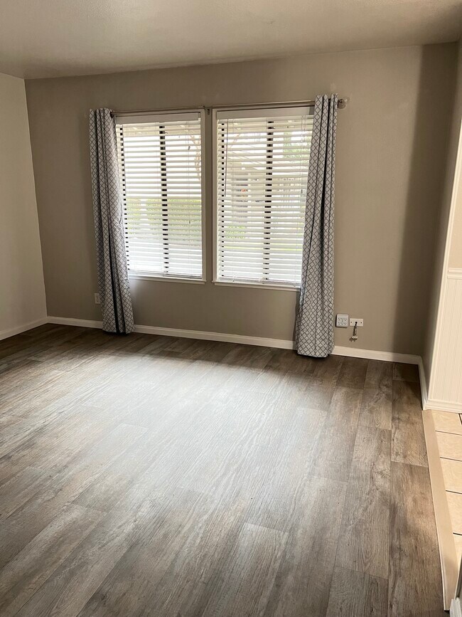 Living room - 1830 Polk Way